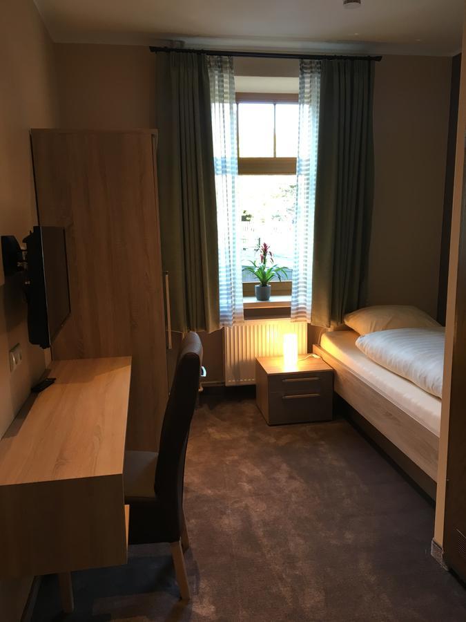 Dorfgasthof Schmitz Schalkenmehren Bagian luar foto