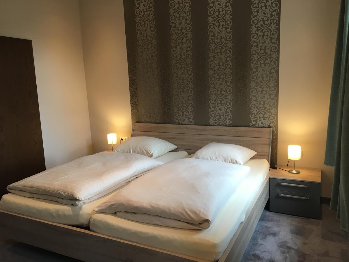 Dorfgasthof Schmitz Schalkenmehren Bagian luar foto