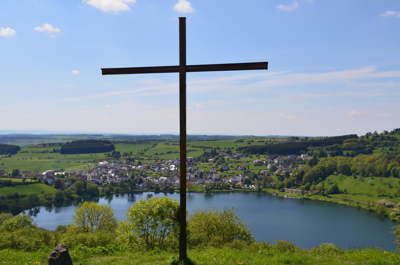 Dorfgasthof Schmitz Schalkenmehren Bagian luar foto