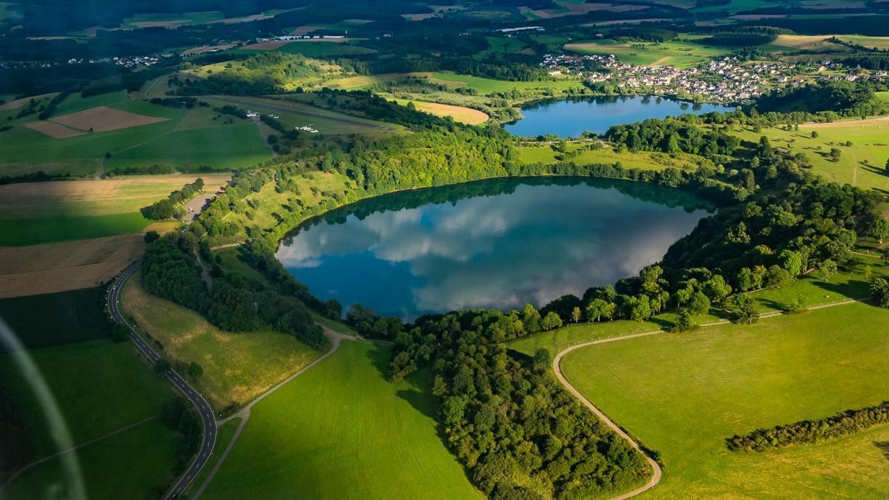 Dorfgasthof Schmitz Schalkenmehren Bagian luar foto
